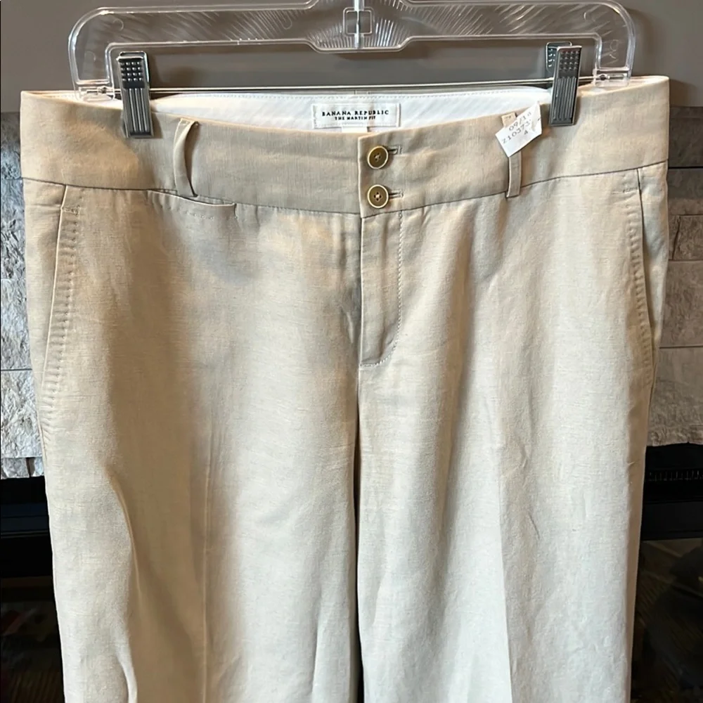 Banana Republic women's Light Tan linen blend straight leg pants size 10
